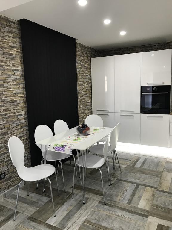 Ajla Apartment *